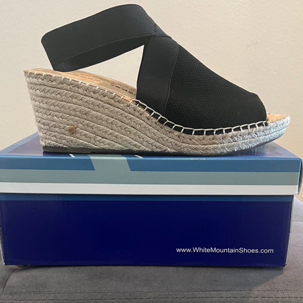 Size 10 women’s Platforms very cute for a casual outfit or even for a wedding